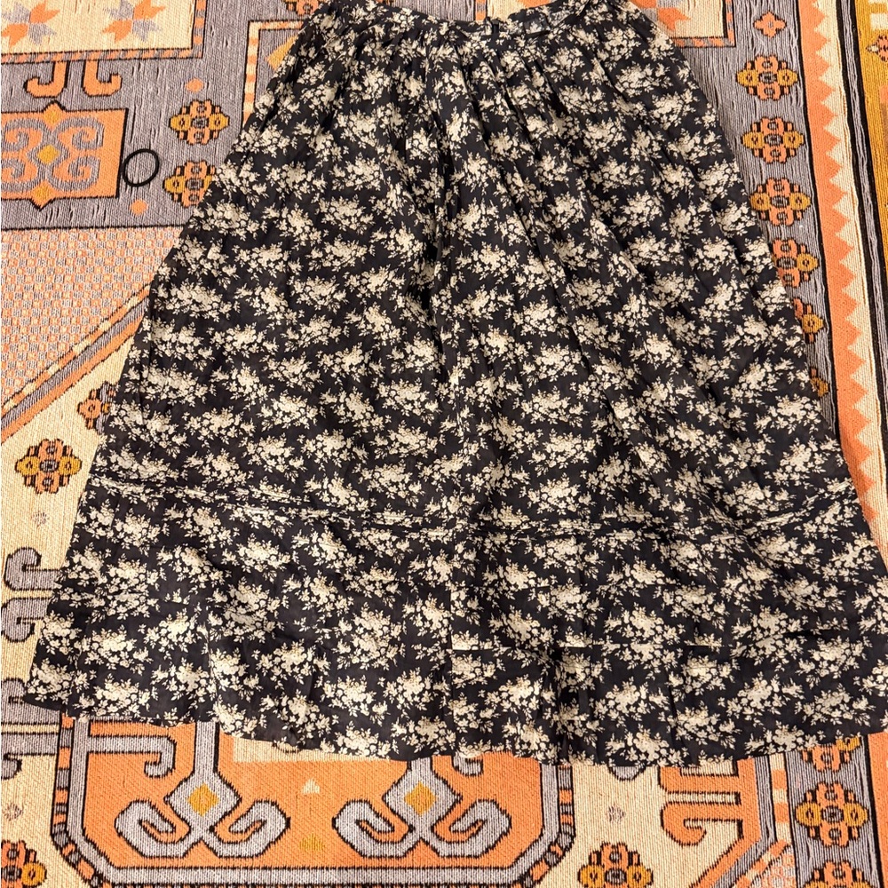 Doen MARCIE SKIRT
IN NOIR ROSIER FLORAL - Size Medium - Picture 5 of 6